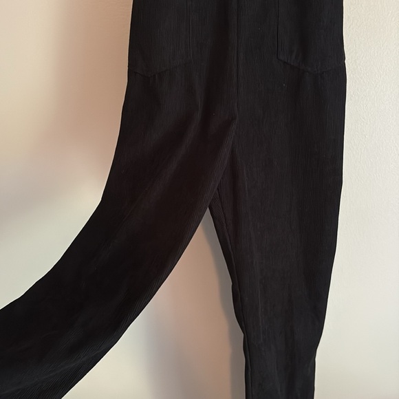 SHEIN Black Jumpsuit with Square Neckline and Relaxed Fit - Picture 4 of 10